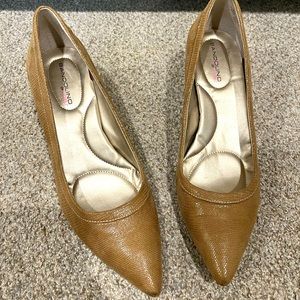 Bandolier beige kitten heels 8.5